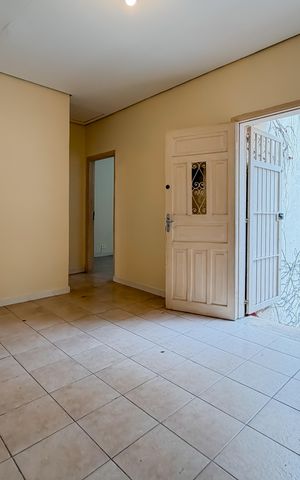 Casa à venda com 240m², 4 quartos e 2 vagas Casa à venda com 240m², 4 quartos e 2 vagasSala