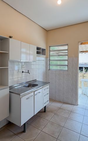 Casa à venda com 240m², 4 quartos e 2 vagas Casa à venda com 240m², 4 quartos e 2 vagasCozinha