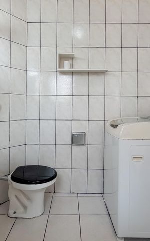 Casa à venda com 240m², 4 quartos e 2 vagas Casa à venda com 240m², 4 quartos e 2 vagasBanheiro