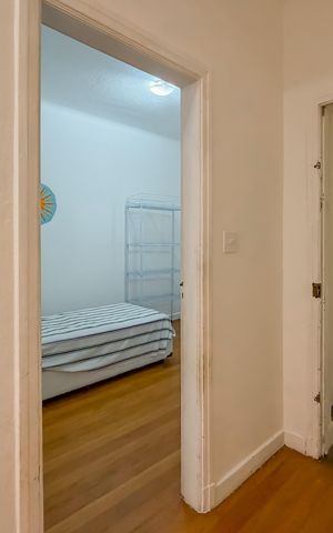 Casa à venda com 240m², 4 quartos e 2 vagas Casa à venda com 240m², 4 quartos e 2 vagasQuarto 1