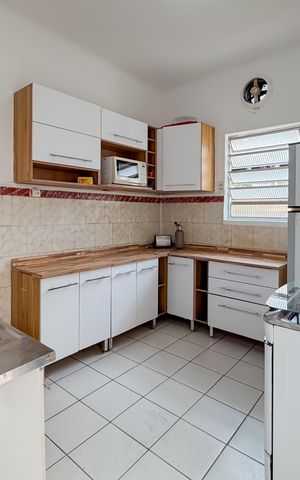 Casa à venda com 240m², 4 quartos e 2 vagas Casa à venda com 240m², 4 quartos e 2 vagasCozinha