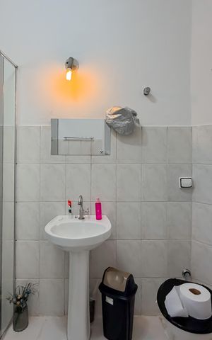 Casa à venda com 240m², 4 quartos e 2 vagas Casa à venda com 240m², 4 quartos e 2 vagasCasa 2 - Banheiro