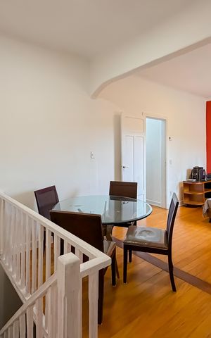 Casa à venda com 240m², 4 quartos e 2 vagas Casa à venda com 240m², 4 quartos e 2 vagasSala