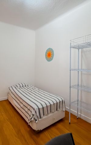 Casa à venda com 240m², 4 quartos e 2 vagas Casa à venda com 240m², 4 quartos e 2 vagasQuarto 1