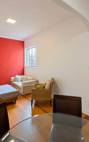 Casa à venda com 240m², 4 quartos e 2 vagas Casa à venda com 240m², 4 quartos e 2 vagasSala