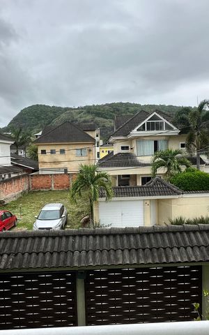 Casa de condomínio à venda com 450m², 4 quartos e 2 vagas Casa de condomínio à venda com 450m², 4 quartos e 2 vagasVaranda