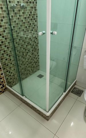 Casa de condomínio à venda com 450m², 4 quartos e 2 vagas Casa de condomínio à venda com 450m², 4 quartos e 2 vagasBanheiro de serviço