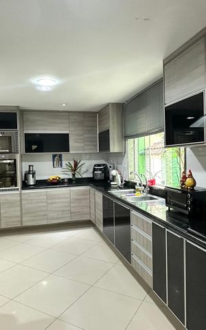 Casa de condomínio à venda com 450m², 4 quartos e 2 vagas Casa de condomínio à venda com 450m², 4 quartos e 2 vagasCozinha