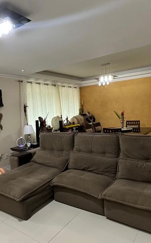 Casa de condomínio à venda com 450m², 4 quartos e 2 vagas Casa de condomínio à venda com 450m², 4 quartos e 2 vagasSala