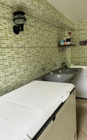 Casa de condomínio à venda com 450m², 4 quartos e 2 vagas Casa de condomínio à venda com 450m², 4 quartos e 2 vagasÁrea de Serviço