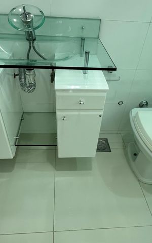 Casa de condomínio à venda com 450m², 4 quartos e 2 vagas Casa de condomínio à venda com 450m², 4 quartos e 2 vagasBanheiro quarto 3