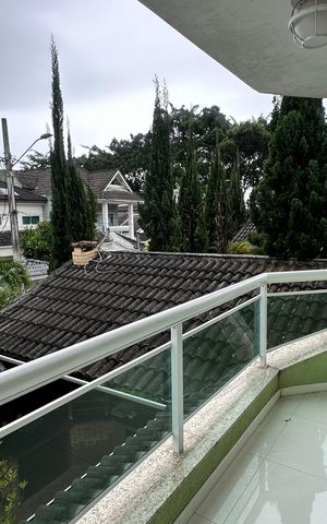 Casa de condomínio à venda com 450m², 4 quartos e 2 vagas Casa de condomínio à venda com 450m², 4 quartos e 2 vagasVaranda