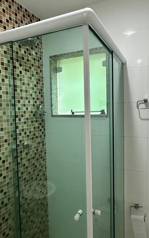 Casa de condomínio à venda com 450m², 4 quartos e 2 vagas Casa de condomínio à venda com 450m², 4 quartos e 2 vagasBanheiro de serviço
