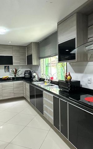 Casa de condomínio à venda com 450m², 4 quartos e 2 vagas Casa de condomínio à venda com 450m², 4 quartos e 2 vagasCozinha