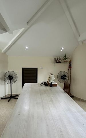 Casa de condomínio à venda com 450m², 4 quartos e 2 vagas Casa de condomínio à venda com 450m², 4 quartos e 2 vagasSótão