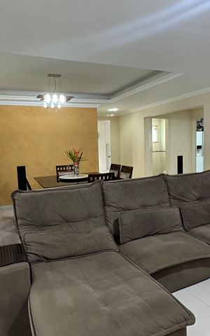 Casa de condomínio à venda com 450m², 4 quartos e 2 vagas Casa de condomínio à venda com 450m², 4 quartos e 2 vagasSala