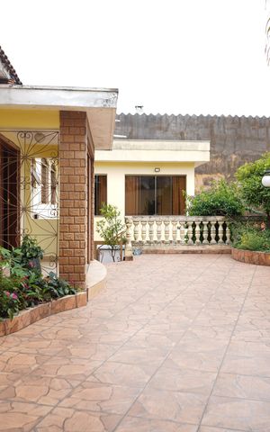 Casa à venda com 260m², 3 quartos e 4 vagasQuintal