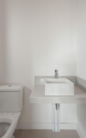 Apartamento à venda com 83m², 2 quartos e 1 vaga Apartamento à venda com 83m², 2 quartos e 1 vagaBanheiro da Suíte 2