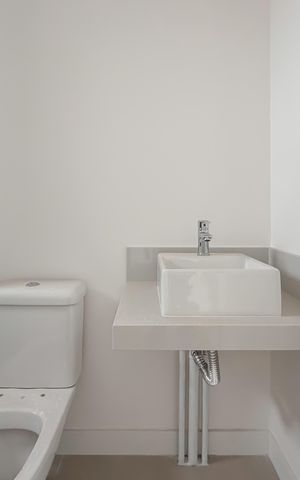 Apartamento à venda com 83m², 2 quartos e 1 vaga Apartamento à venda com 83m², 2 quartos e 1 vagaBanheiro da Suíte 1
