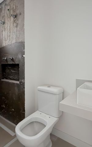 Apartamento à venda com 83m², 2 quartos e 1 vaga Apartamento à venda com 83m², 2 quartos e 1 vagaBanheiro da Suíte 1