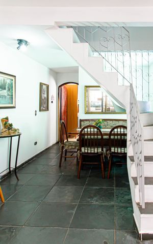 Casa à venda com 140m², 6 quartos e 2 vagas Casa à venda com 140m², 6 quartos e 2 vagasSala / Sala de Jantar