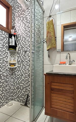 Casa à venda com 60m², 2 quartos e 2 vagas Casa à venda com 60m², 2 quartos e 2 vagasBanheiro