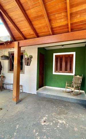 Casa à venda com 60m², 2 quartos e 2 vagas Casa à venda com 60m², 2 quartos e 2 vagasFachada