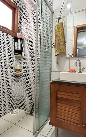 Casa à venda com 60m², 2 quartos e 2 vagas Casa à venda com 60m², 2 quartos e 2 vagasBanheiro