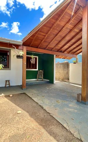 Casa à venda com 60m², 2 quartos e 2 vagas Casa à venda com 60m², 2 quartos e 2 vagasFachada