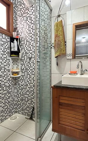 Casa à venda com 60m², 2 quartos e 2 vagas Casa à venda com 60m², 2 quartos e 2 vagasBanheiro