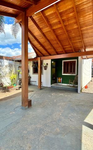 Casa à venda com 60m², 2 quartos e 2 vagas Casa à venda com 60m², 2 quartos e 2 vagasFachada