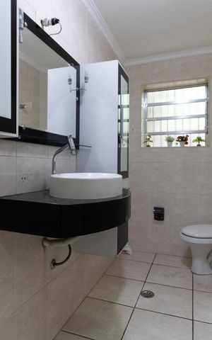 Casa à venda com 109m², 4 quartos e 2 vagas Casa à venda com 109m², 4 quartos e 2 vagasBanheiro 2