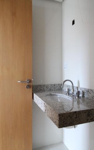 Apartamento à venda com 64m², 2 quartos e 2 vagasBanheiro da Suíte 1
