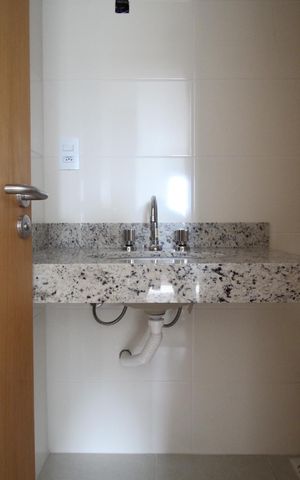 Apartamento à venda com 64m², 2 quartos e 2 vagasBanheiro da Suíte 1