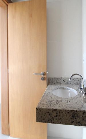 Apartamento à venda com 64m², 2 quartos e 2 vagasBanheiro da Suíte 1