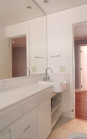Apartamento à venda com 280m², 4 quartos e 4 vagasBanheiro Social