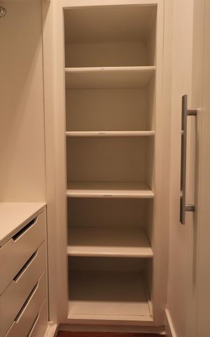 Apartamento à venda com 280m², 4 quartos e 4 vagasCloset da suíte 2