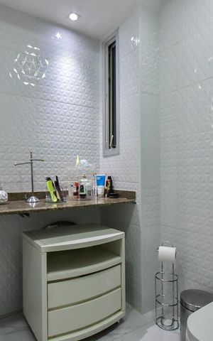 Apartamento à venda com 147m², 4 quartos e 2 vagasBanheiro