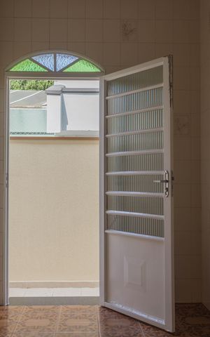 Casa à venda com 254m², 5 quartos e 6 vagas Casa à venda com 254m², 5 quartos e 6 vagasÁrea de Serviço
