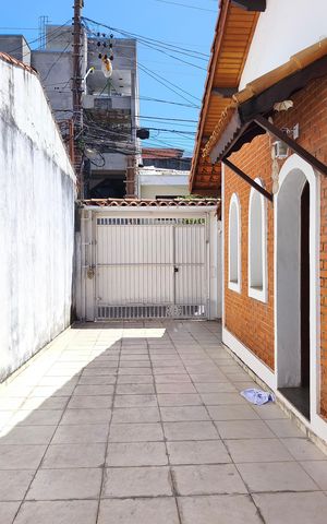 Casa à venda com 200m², 2 quartos e 4 vagas Casa à venda com 200m², 2 quartos e 4 vagasÁrea externa