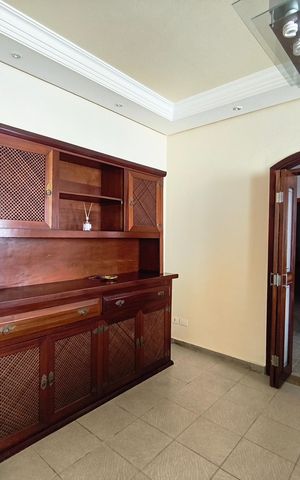 Casa à venda com 200m², 2 quartos e 4 vagas Casa à venda com 200m², 2 quartos e 4 vagasSala
