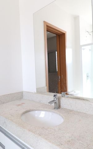 Casa de condomínio para alugar com 81m², 3 quartos e 2 vagasBanheiro da Suíte 2 e 3