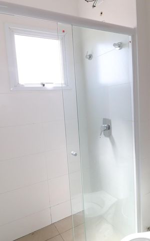 Casa de condomínio para alugar com 81m², 3 quartos e 2 vagasBanheiro da Suíte 2 e 3