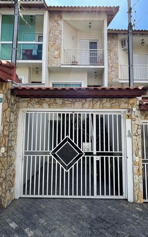 Casa à venda com 257m², 3 quartos e 4 vagas Casa à venda com 257m², 3 quartos e 4 vagasFachada