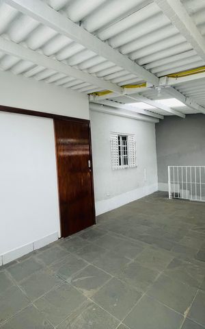 Casa à venda com 220m², 7 quartos e 2 vagas Casa à venda com 220m², 7 quartos e 2 vagasQuintal
