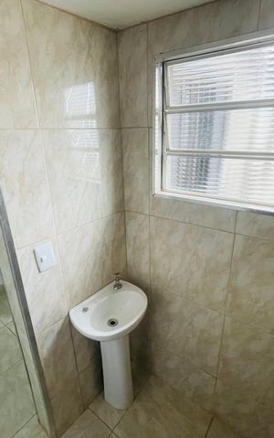 Casa à venda com 220m², 7 quartos e 2 vagas Casa à venda com 220m², 7 quartos e 2 vagasBanheiro 1