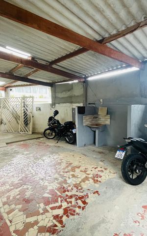 Casa à venda com 220m², 7 quartos e 2 vagas Casa à venda com 220m², 7 quartos e 2 vagasQuintal