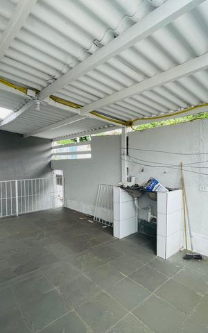 Casa à venda com 220m², 7 quartos e 2 vagas Casa à venda com 220m², 7 quartos e 2 vagasQuintal