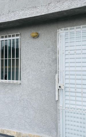 Casa à venda com 220m², 7 quartos e 2 vagas Casa à venda com 220m², 7 quartos e 2 vagasCasa 7