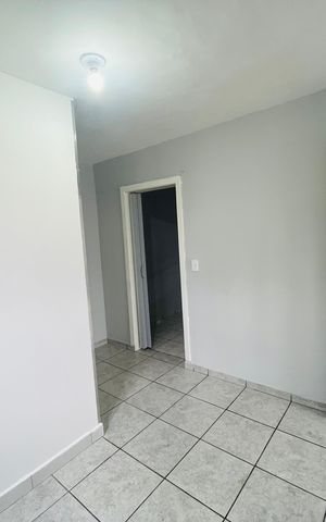 Casa à venda com 220m², 7 quartos e 2 vagas Casa à venda com 220m², 7 quartos e 2 vagasQuarto 1